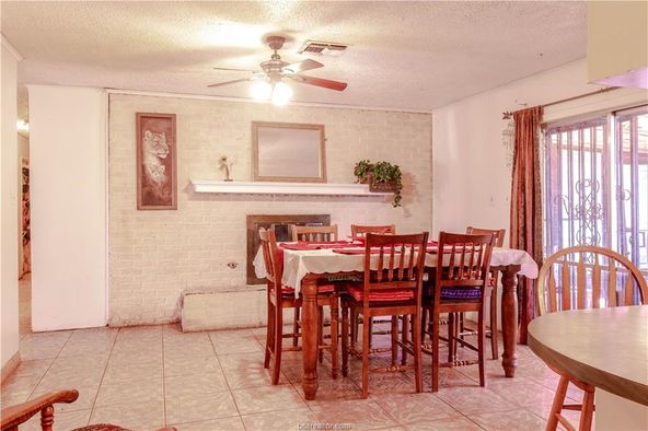 1009 W 18th St, Bryan, TX 77803